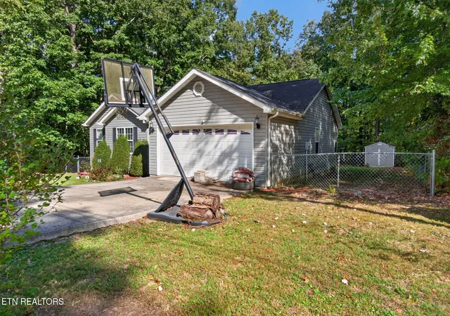 Photo 1 of Single family home for sale at 1020 Ewa Dr, Crossville, TN 38572 | MLS# 1355509 | Listing updated on 2026-09-15