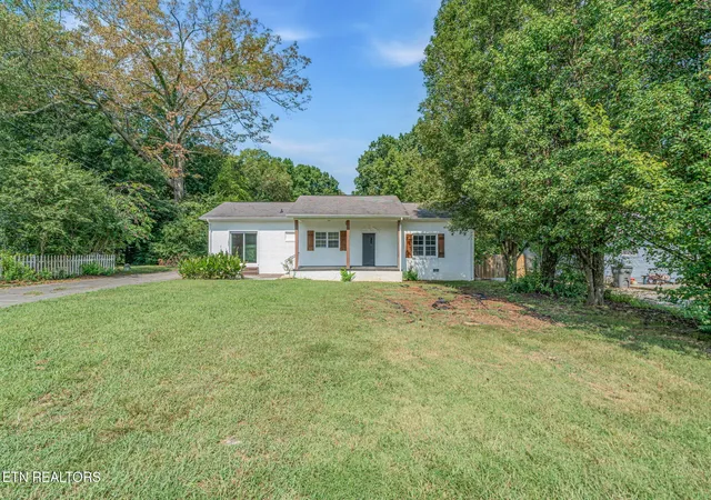 Photo 2 of Single family home for sale at 1921/1923 Harvard St, Maryville, TN 37801 | MLS# 1355529 | Listing updated on 2026-09-15