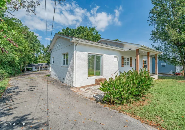 Photo 3 of Single family home for sale at 1921/1923 Harvard St, Maryville, TN 37801 | MLS# 1355529 | Listing updated on 2026-09-15