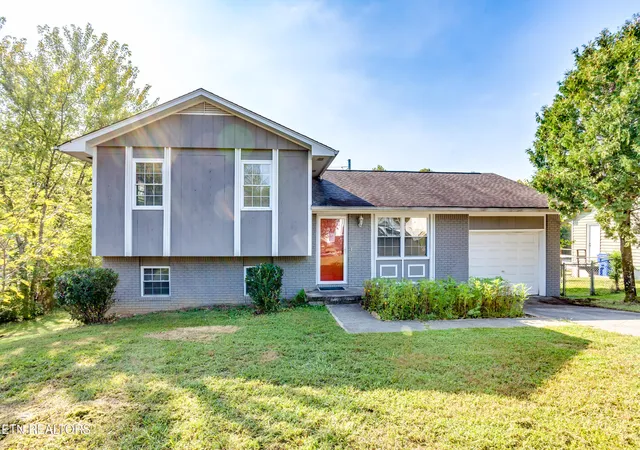 Photo 1 of Sale Pending at 105 Tracy Ln, Oak Ridge, TN 37830 | MLS# 1355531 | Listing updated on 2026-09-17