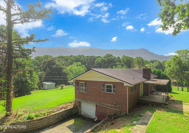 Photo 3 of Single family home for sale at 3246 Proffitt Hts Dr, Dandridge, TN 37725 | MLS# 1355522 | Listing updated on 2026-09-15
