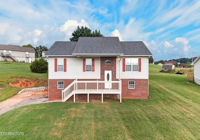 Photo 1 of Single family home for sale at 1031 Historic Hills Dr, Dandridge, TN 37725 | MLS# 1355528 | Listing updated on 2026-09-16