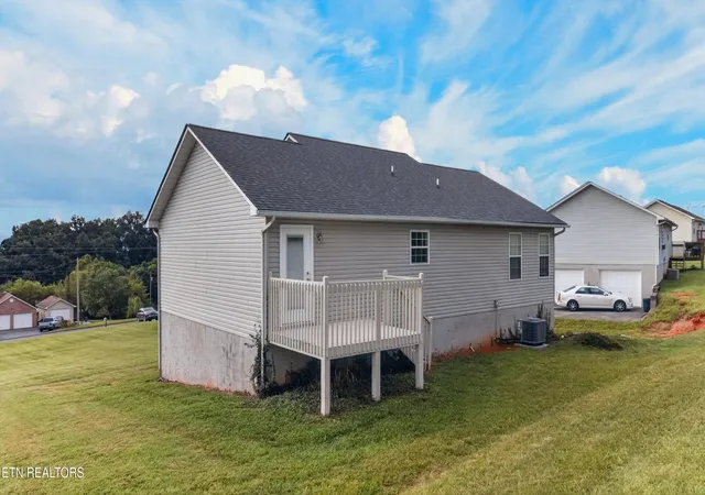 Photo 3 of Single family home for sale at 1031 Historic Hills Dr, Dandridge, TN 37725 | MLS# 1355528 | Listing updated on 2026-09-16