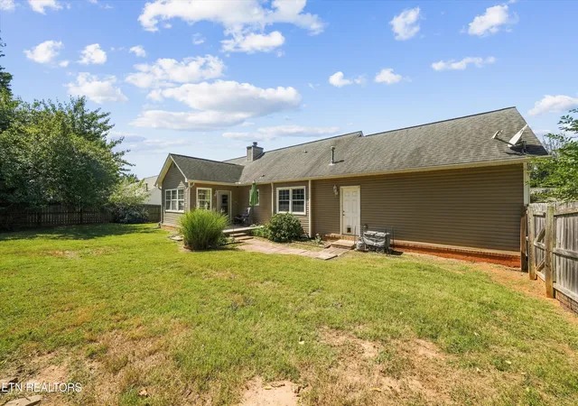Photo 3 of Sale Pending at 3724 Stonebridge Dr, Powell, TN 37849 | MLS# 1355751 | Listing updated on 2026-09-19