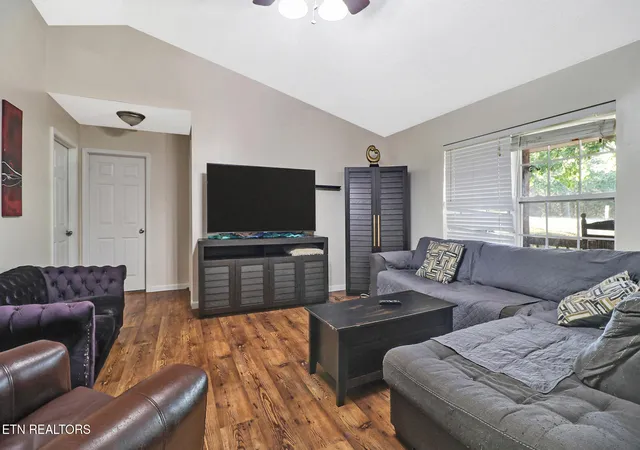 Photo 3 of Single family home for sale at 1414 Pilgrim Dr, Grimsley, TN 38565 | MLS# 1355624 | Listing updated on 2026-09-16