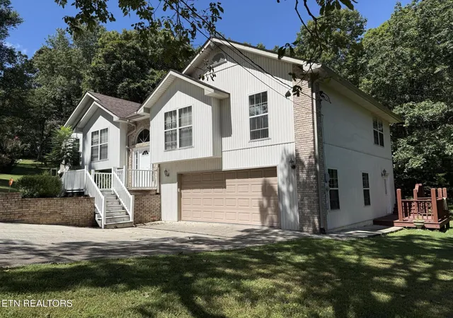 Photo 2 of Single family home for sale at 148 Fox Run Rd, Crossville, TN 38571 | MLS# 1355557 | Listing updated on 2026-09-15