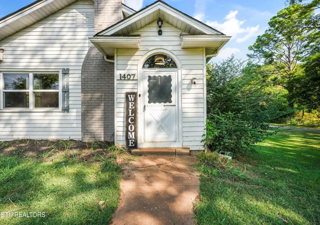 Photo 2 of Single family home for sale at 1407 Sweetwater Vonore Rd, Sweetwater, TN 37874 | MLS# 1356025 | Listing updated on 2026-09-18