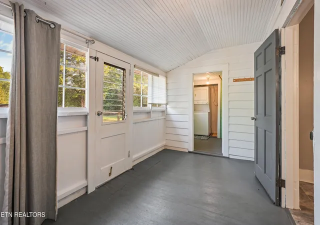 Photo 4 of Single family home for sale at 1407 Sweetwater Vonore Rd, Sweetwater, TN 37874 | MLS# 1356025 | Listing updated on 2026-09-18