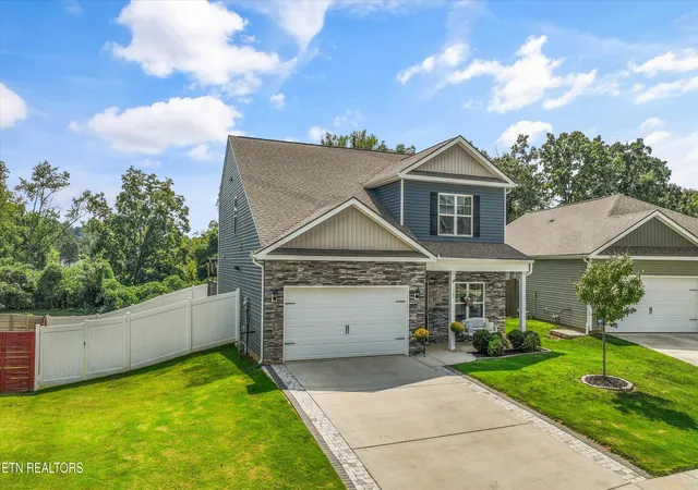 Photo 4 of Single family home for sale at 129 Canton Ln, Maryville, TN 37803 | MLS# 1355986 | Listing updated on 2026-09-18