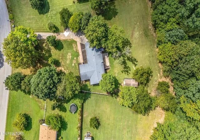 Photo 2 of Sale Pending at 1347 Mountain View Cir, Maryville, TN 37801 | MLS# 1355604 | Listing updated on 2026-09-19