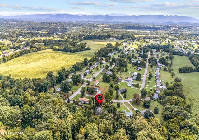Photo 3 of Sale Pending at 1347 Mountain View Cir, Maryville, TN 37801 | MLS# 1355604 | Listing updated on 2026-09-19