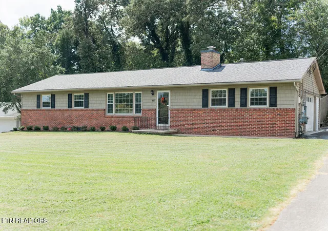 Single family home for sale at 1017 W Park Dr, Knoxville, TN 37909 | MLS# 1355994