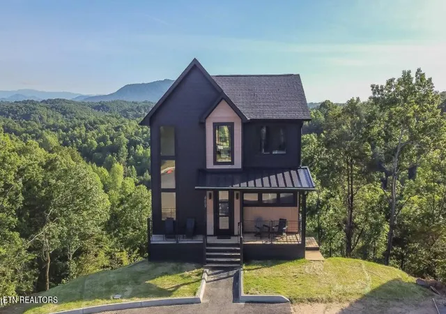 Photo 1 of Single family home for sale at 409 Compass Point Way, Sevierville, TN 37876 | MLS# 1356230 | Listing updated on 2026-10-11