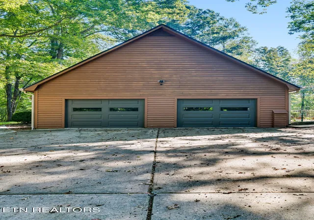 Photo 2 of Single family home for sale at 144 Cross Crk Ln, Kingston, TN 37763 | MLS# 1355732 | Listing updated on 2026-10-09