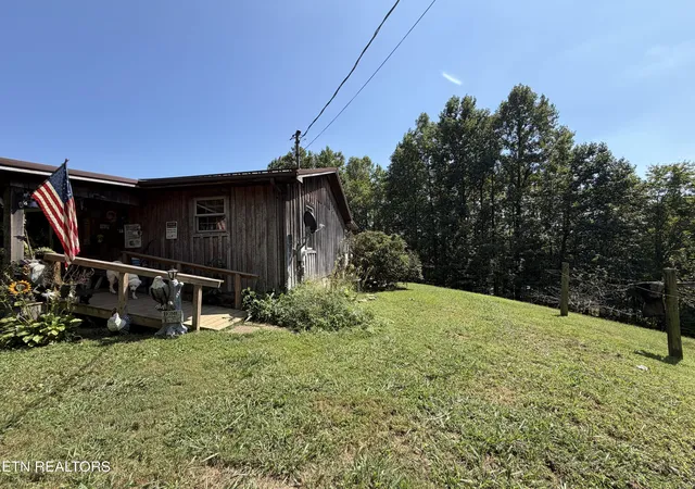 Photo 3 of Single family home for sale at 817 Golden Ball Dr, Ewing, VA 24248 | MLS# 1355615 | Listing updated on 2026-09-21