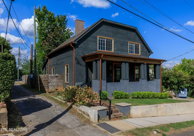 Photo 2 of Single family home for sale at 1017 Thompson Pl, Knoxville, TN 37917 | MLS# 1355631 | Listing updated on 2026-10-05