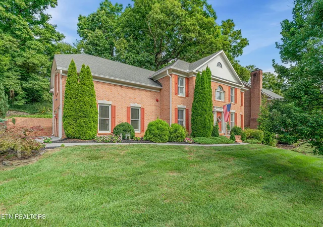 Photo 1 of Sale Pending at 1320 Knightsbridge Dr, Knoxville, TN 37922 | MLS# 1355648 | Listing updated on 2026-09-23