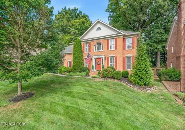 Photo 3 of Sale Pending at 1320 Knightsbridge Dr, Knoxville, TN 37922 | MLS# 1355648 | Listing updated on 2026-09-23
