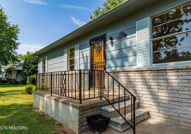 Photo 3 of Single family home for sale at 111 Heuer St, Sweetwater, TN 37874 | MLS# 1356178 | Listing updated on 2026-09-25