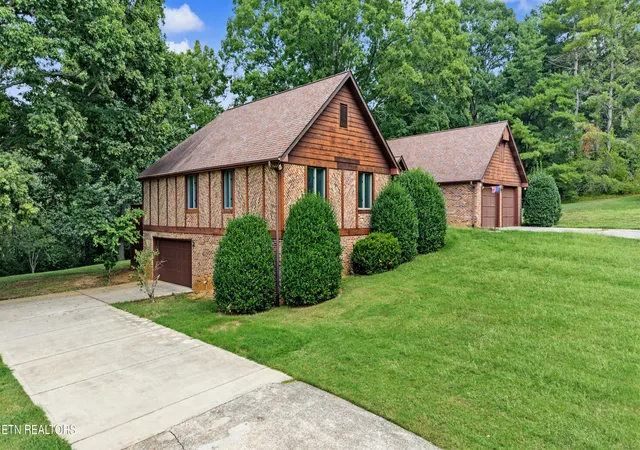 Photo 2 of Single family home for sale at 3911 Riverview Dr, Maryville, TN 37804 | MLS# 1355818 | Listing updated on 2026-09-25