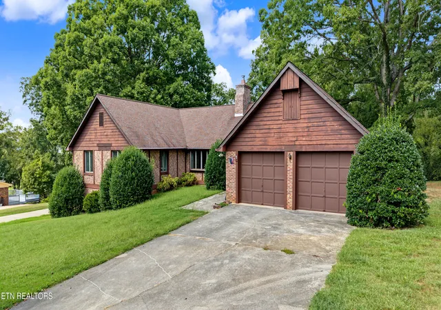 Photo 3 of Single family home for sale at 3911 Riverview Dr, Maryville, TN 37804 | MLS# 1355818 | Listing updated on 2026-09-25