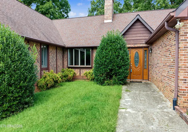 Photo 3 of Single family home for sale at 3911 Riverview Dr, Maryville, TN 37804 | MLS# 1355818 | Listing updated on 2026-09-25