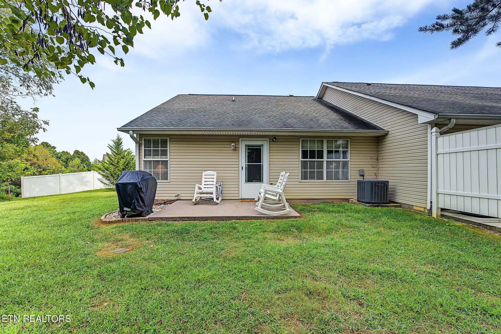 Listing Photo 2 - Condo for sale in 6313 Sky Song Ln located at 6313 Sky Song Ln, Knoxville, TN 37914 - Unit 6313 Sky Song Ln