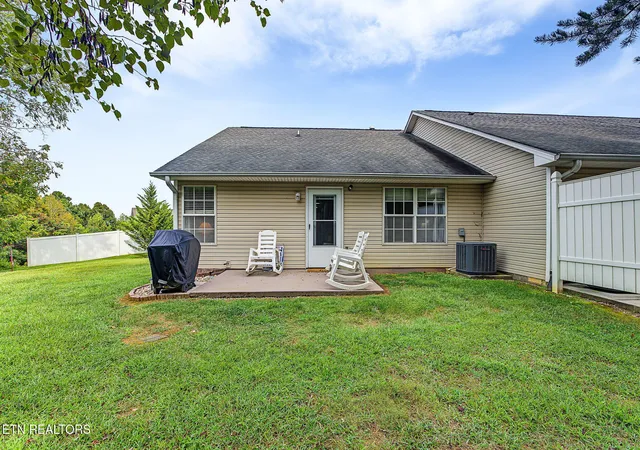 Listing Photo 2 - Condo for sale in building located at 6313 Sky Song Ln, Knoxville, TN 37914