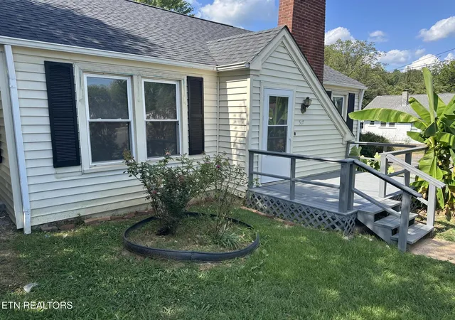 Photo 1 of Single family home for sale at 517 E Central Ave, La Follette, TN 37766 | MLS# 1355682 | Listing updated on 2026-10-07
