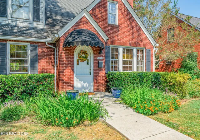 Photo 2 of Sale Pending at 1731 Emoriland Blvd, Knoxville, TN 37917 | MLS# 1355689 | Listing updated on 2026-09-22