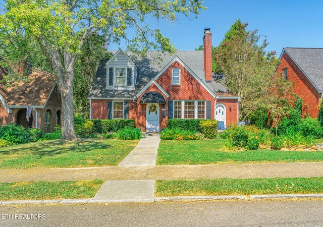 Photo 3 of Sale Pending at 1731 Emoriland Blvd, Knoxville, TN 37917 | MLS# 1355689 | Listing updated on 2026-09-22
