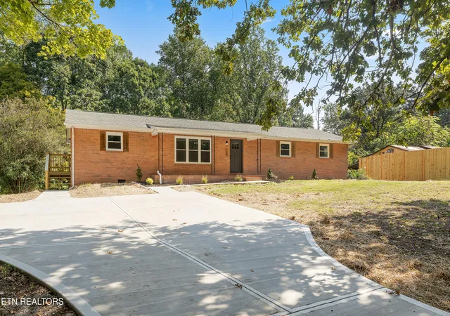 Photo 1 of Single family home for sale at 128 Edgewood Hts Ln, Powell, TN 37849 | MLS# 1356161 | Listing updated on 2026-10-05