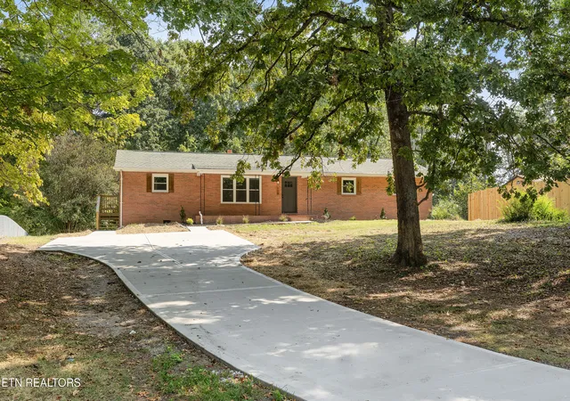 Photo 2 of Single family home for sale at 128 Edgewood Hts Ln, Powell, TN 37849 | MLS# 1356161 | Listing updated on 2026-10-05