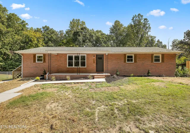 Photo 3 of Single family home for sale at 128 Edgewood Hts Ln, Powell, TN 37849 | MLS# 1356161 | Listing updated on 2026-10-05