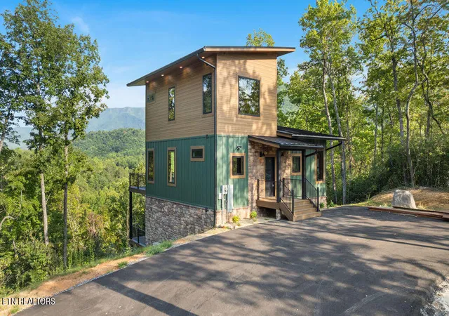 Photo 2 of Single family home for sale at 2661 Switch Back Way, Cosby, TN 37722 | MLS# 1355700 | Listing updated on 2026-09-22