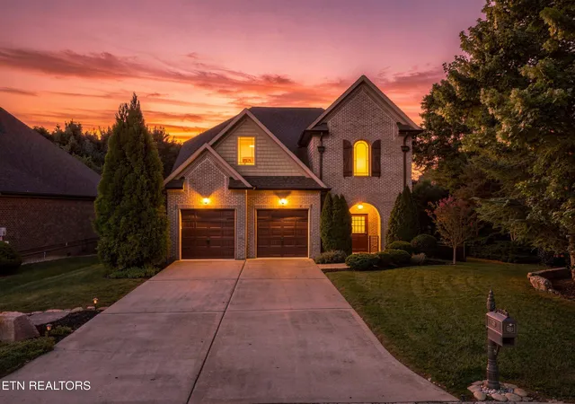 Photo 1 of Single family home for sale at 200 Cool Springs Blvd, Farragut, TN 37934 | MLS# 1355778 | Listing updated on 2026-10-09