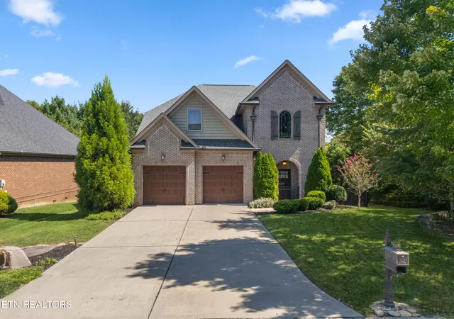 Photo 2 of Single family home for sale at 200 Cool Springs Blvd, Farragut, TN 37934 | MLS# 1355778 | Listing updated on 2026-10-09