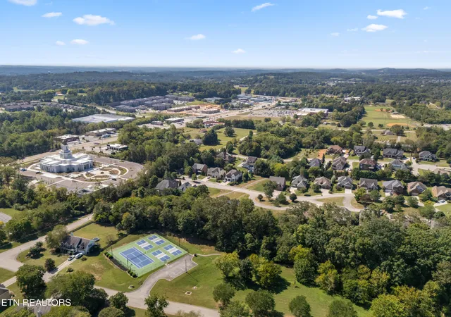 Photo 57 of Single family home for sale at 200 Cool Springs Blvd, Farragut, TN 37934 | MLS# 1355778 | Listing updated on 2026-10-09