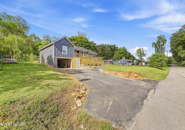 Photo 3 of Single family home for sale at 4533 Wildwood Springs Rd, Maryville, TN 37804 | MLS# 1356792 | Listing updated on 2026-09-25