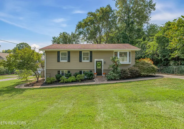 Photo 1 of Single family home for sale at 7700 Nubbin Ridge Rd, Knoxville, TN 37919 | MLS# 1355943 | Listing updated on 2026-09-21