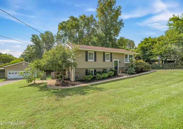 Photo 2 of Single family home for sale at 7700 Nubbin Ridge Rd, Knoxville, TN 37919 | MLS# 1355943 | Listing updated on 2026-09-21