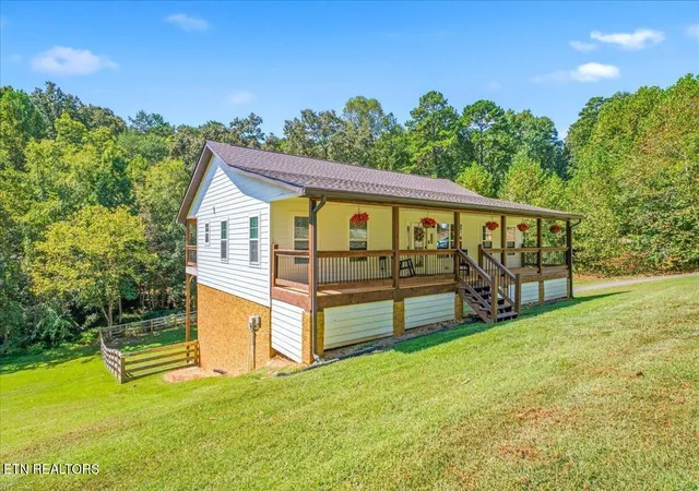 Photo 2 of Single family home for sale at 123 Cvs Springs Dr, Dandridge, TN 37725 | MLS# 1355768 | Listing updated on 2026-09-17
