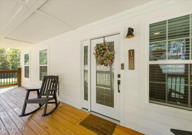 Photo 3 of Single family home for sale at 123 Cvs Springs Dr, Dandridge, TN 37725 | MLS# 1355768 | Listing updated on 2026-09-17