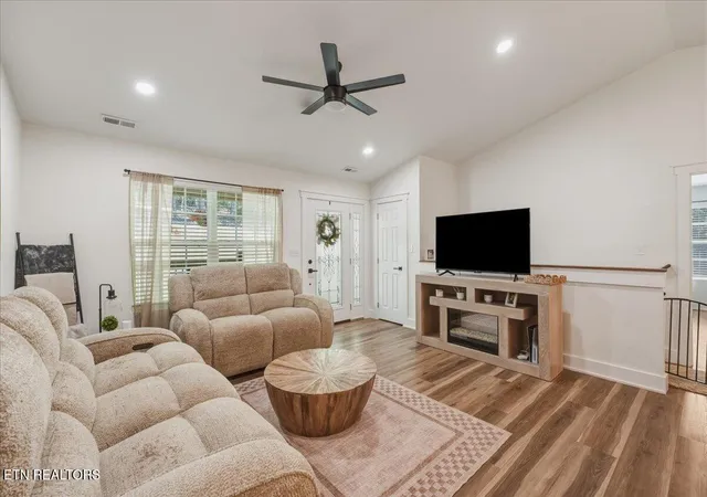 Photo 4 of Single family home for sale at 123 Cvs Springs Dr, Dandridge, TN 37725 | MLS# 1355768 | Listing updated on 2026-09-17