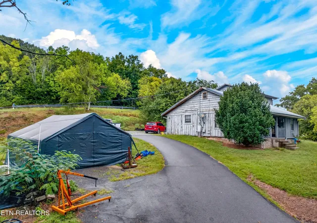 Photo 4 of Single family home for sale at 558 Black Walnut St, Newport, TN 37821 | MLS# 1356842 | Listing updated on 2026-09-25