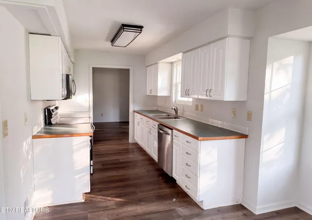 Photo 2 of Single family home for sale at 141 Meadowview Ln, Powell, TN 37849 | MLS# 1356026 | Listing updated on 2026-09-18