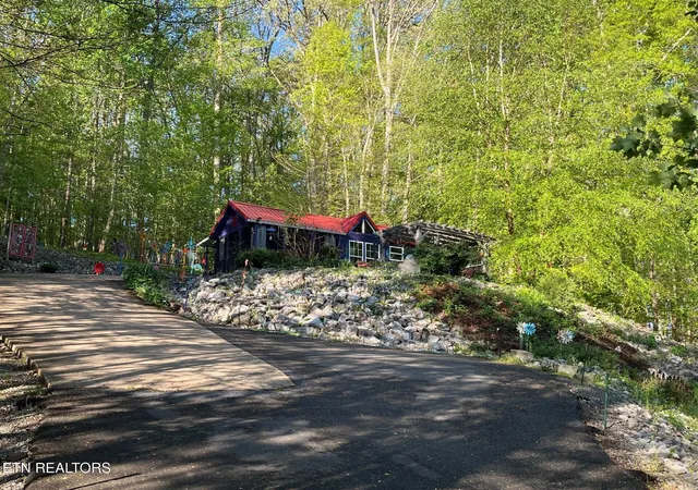 Photo 1 of Single family home for sale at 124 Lincoln Ct, Harrogate, TN 37752 | MLS# 1355743 | Listing updated on 2026-09-22