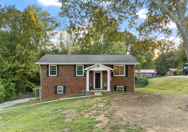 Photo 1 of Single family home for sale at 433 Shady Ln, Kingston, TN 37763 | MLS# 1356047 | Listing updated on 2026-10-04
