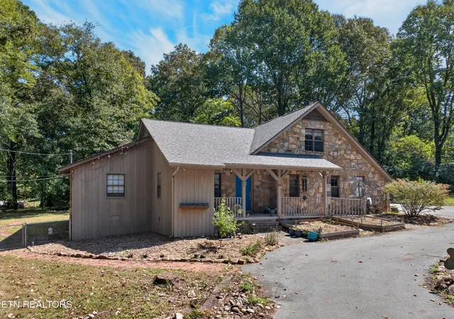 Photo 3 of Single family home for sale at 4434 Oakhurst Dr, Louisville, TN 37777 | MLS# 1355750 | Listing updated on 2026-09-17