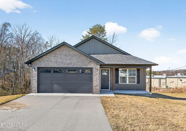 Photo 1 of Single family home for sale at 175 Sky View Meadow Dr, Crossville, TN 38555 | MLS# 1355745 | Listing updated on 2026-09-17